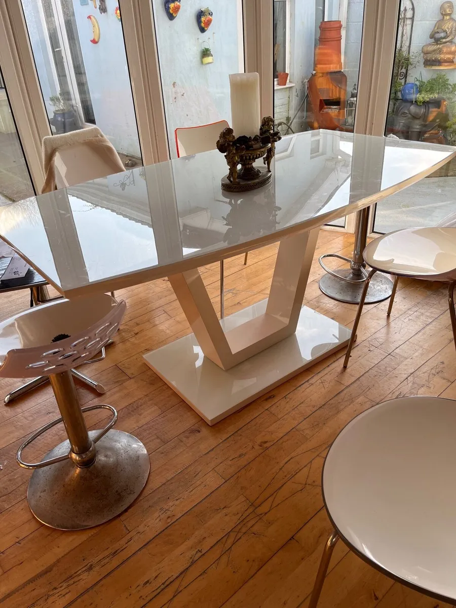 Dining table - Image 2