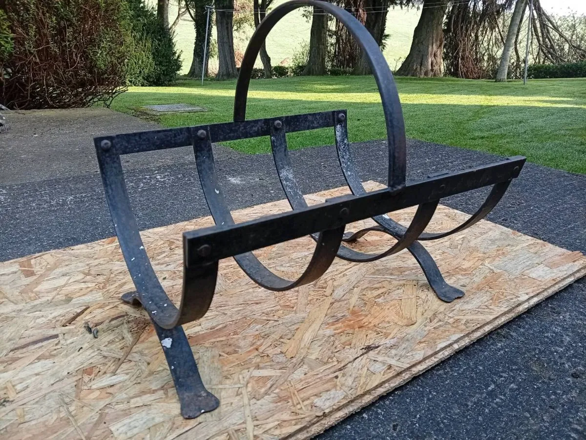 Antique log storage - Image 1