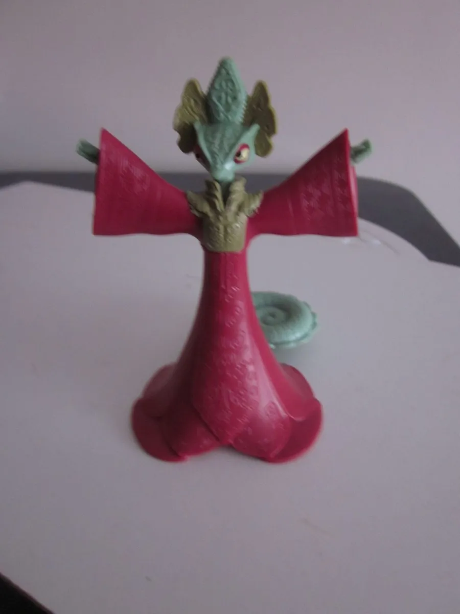 Burger King Kung Fu Chameleon Figure - Image 1