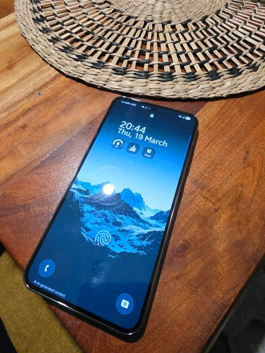 Samsung S23 - Image 1