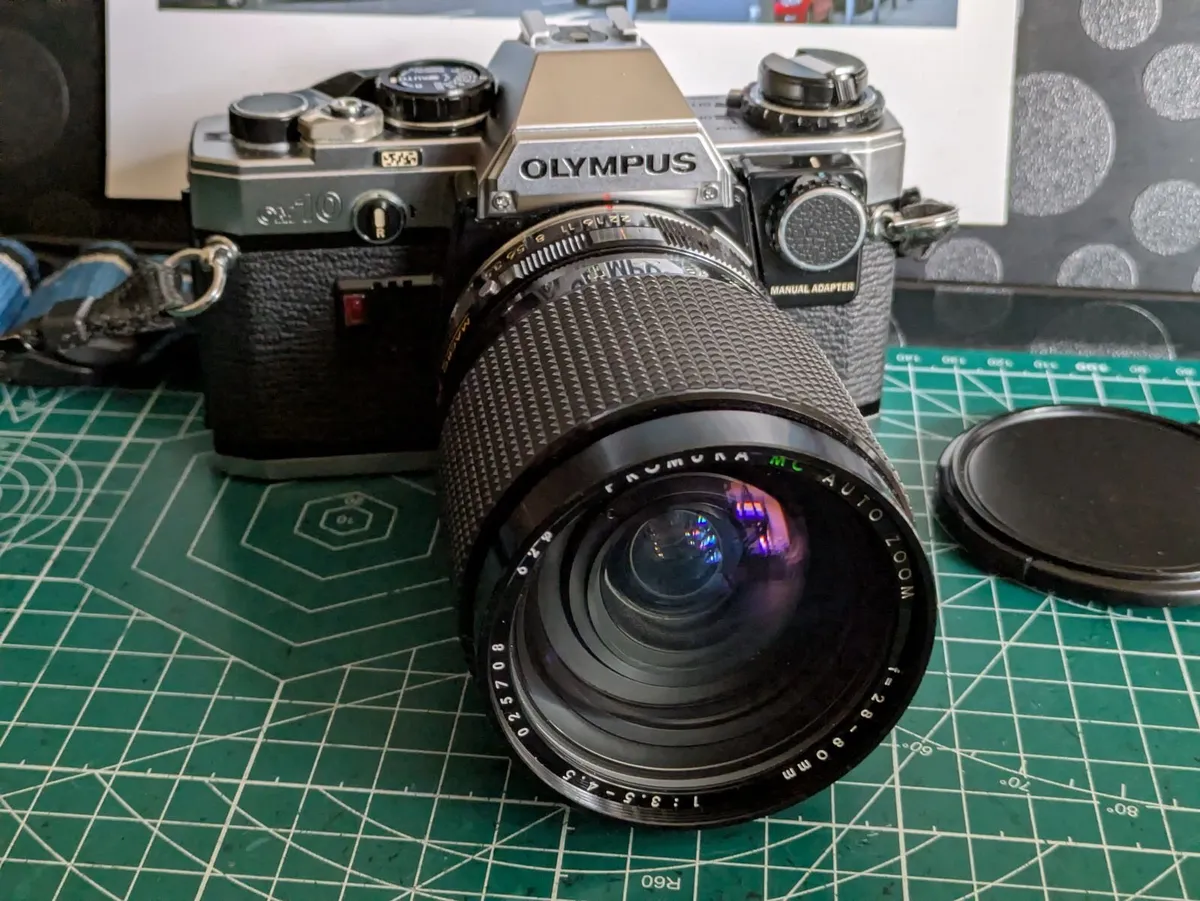 🎞️ Olympus OM10 film SLR + 28-80mm zoom lens - Image 1
