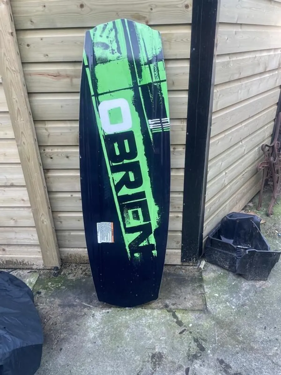 Wakeboard and bindings - Image 4