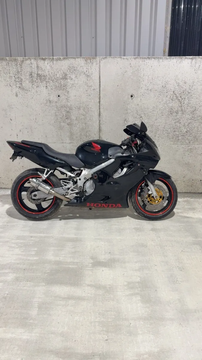 Honda CBR 600 f4 - Image 1