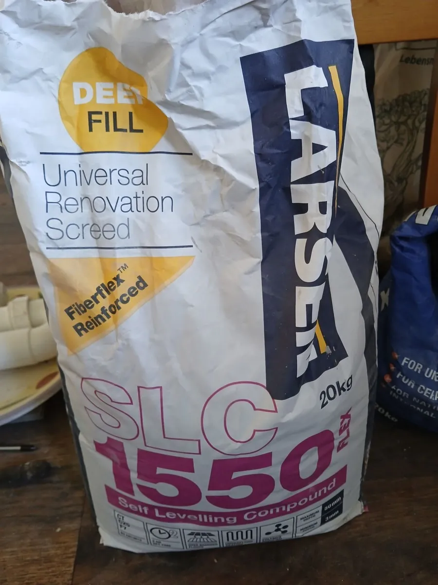 FREE half bag of levelling component + grout - Image 1