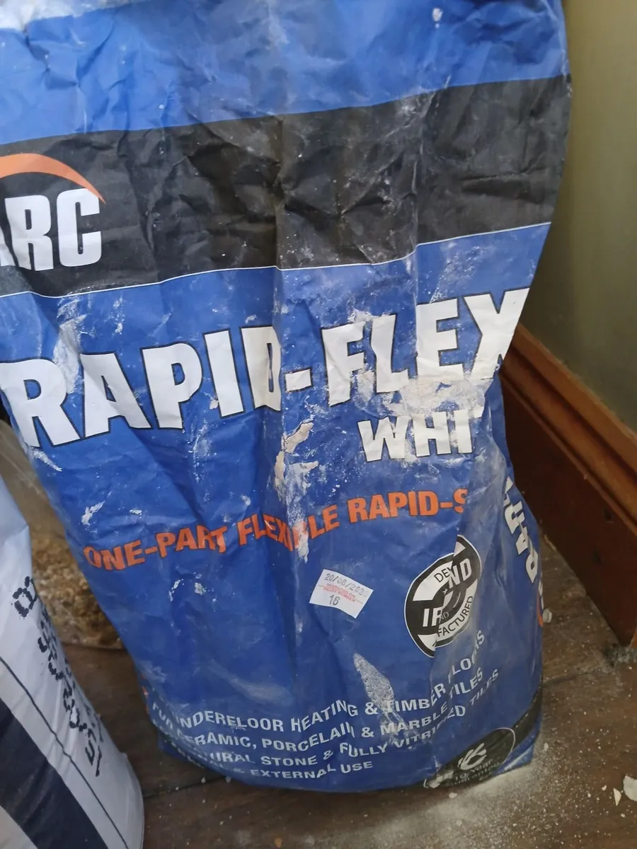 FREE half bag of levelling component + grout - Image 2