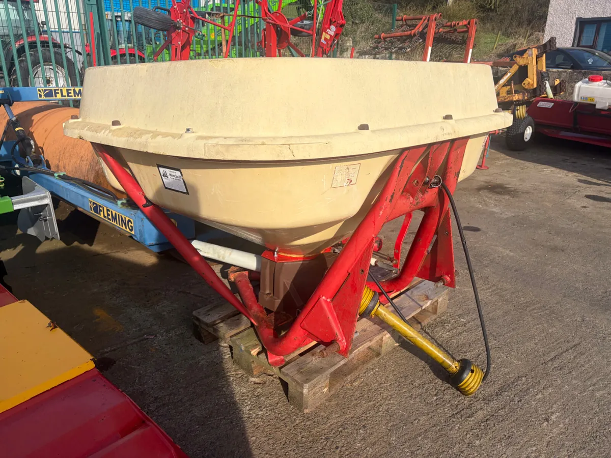 Vicon Fertiliser Spreader - Image 2
