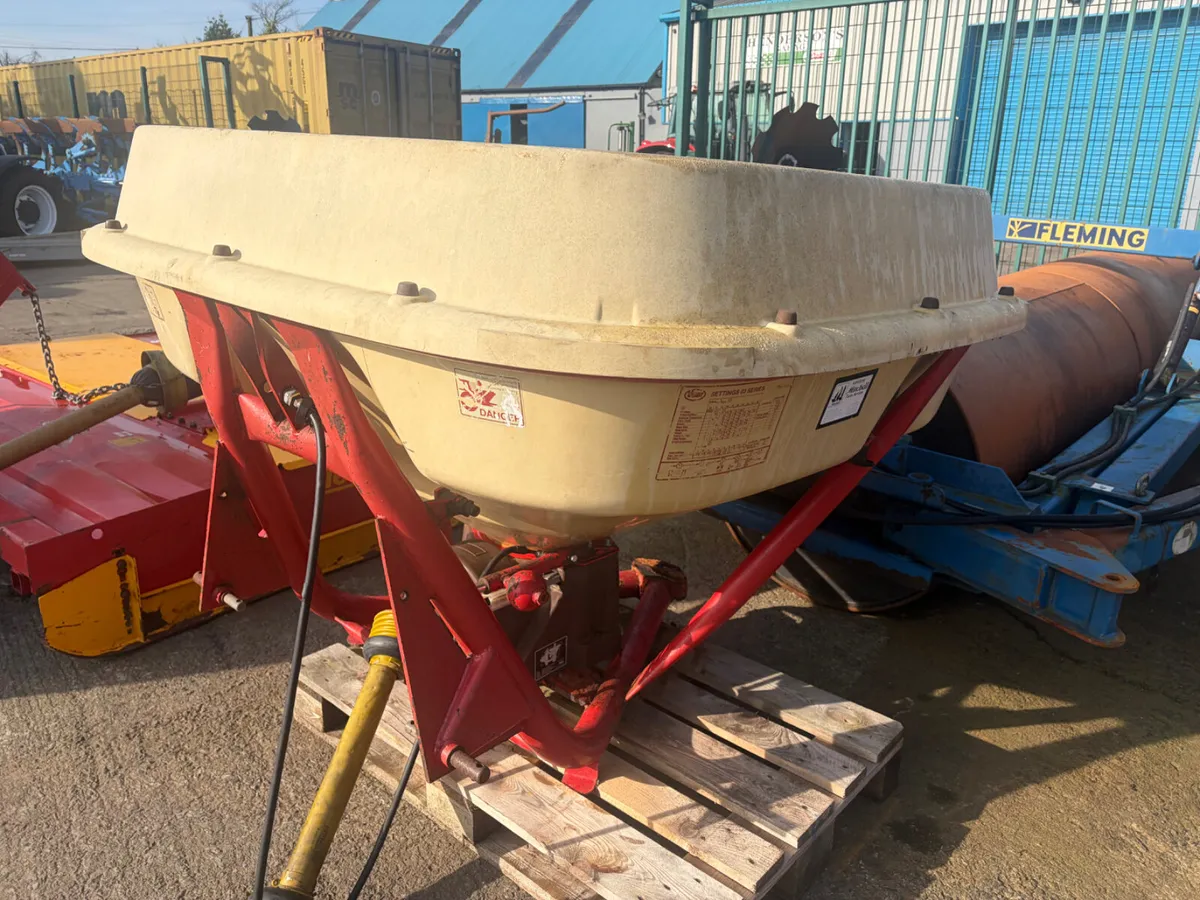 Vicon Fertiliser Spreader - Image 1