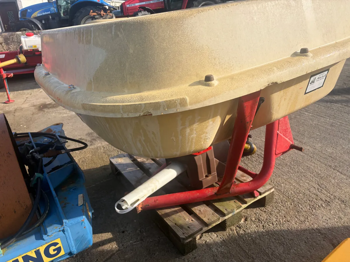 Vicon Fertiliser Spreader - Image 3