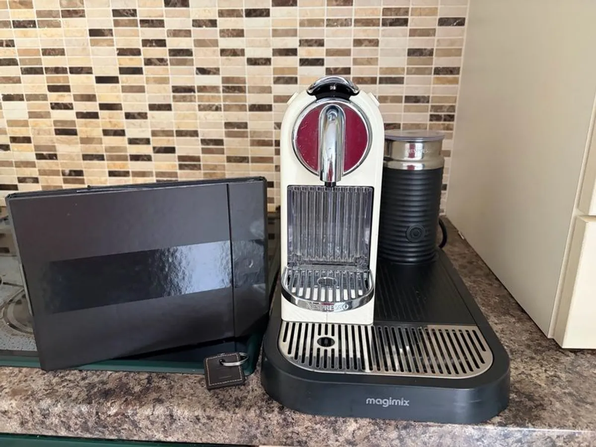 Nespresso Citiz & Milk Coffee Machine in Cream by Magimix - Image 1