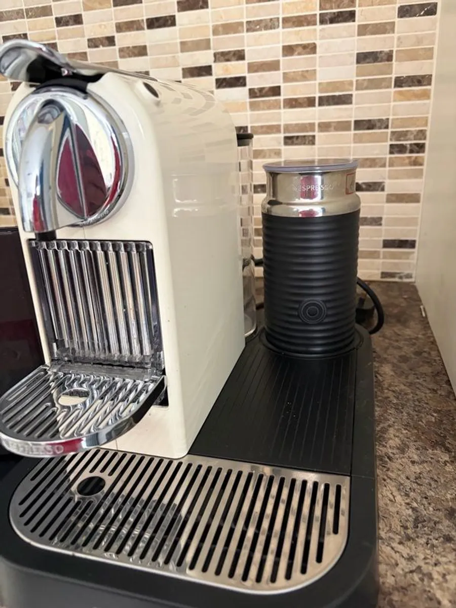 Nespresso Citiz & Milk Coffee Machine in Cream by Magimix - Image 2