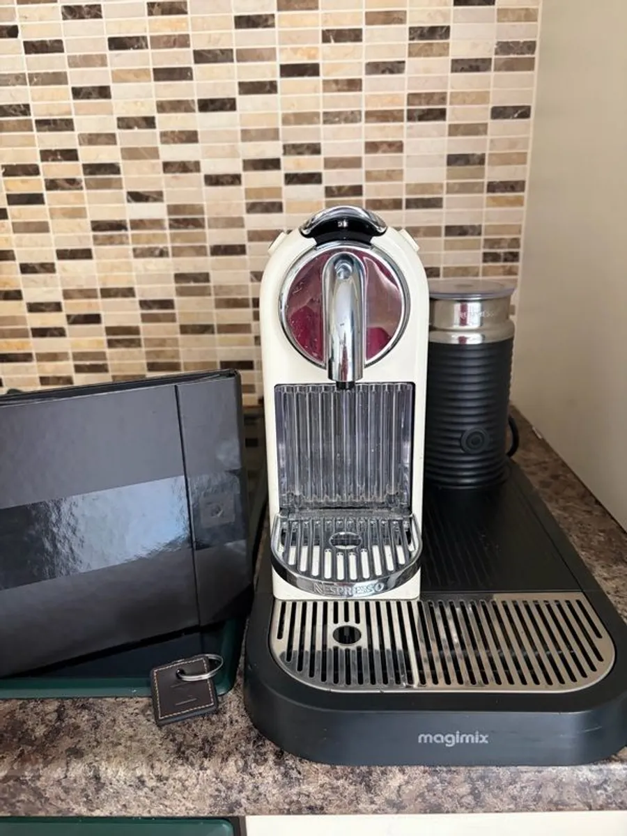 Nespresso Citiz & Milk Coffee Machine in Cream by Magimix - Image 4