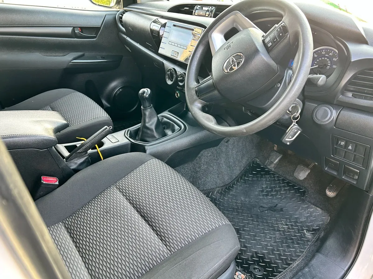 Toyota Hilux 2018 - Image 3