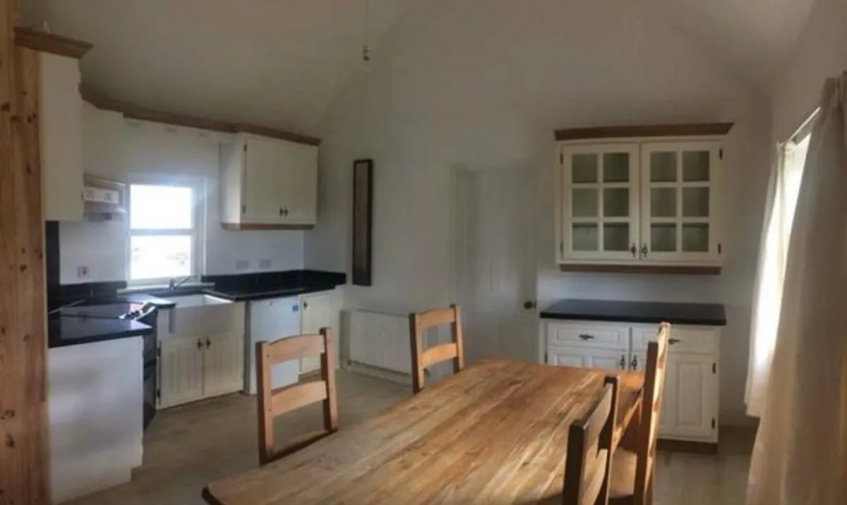 Dining Table +4 chairs - Image 1