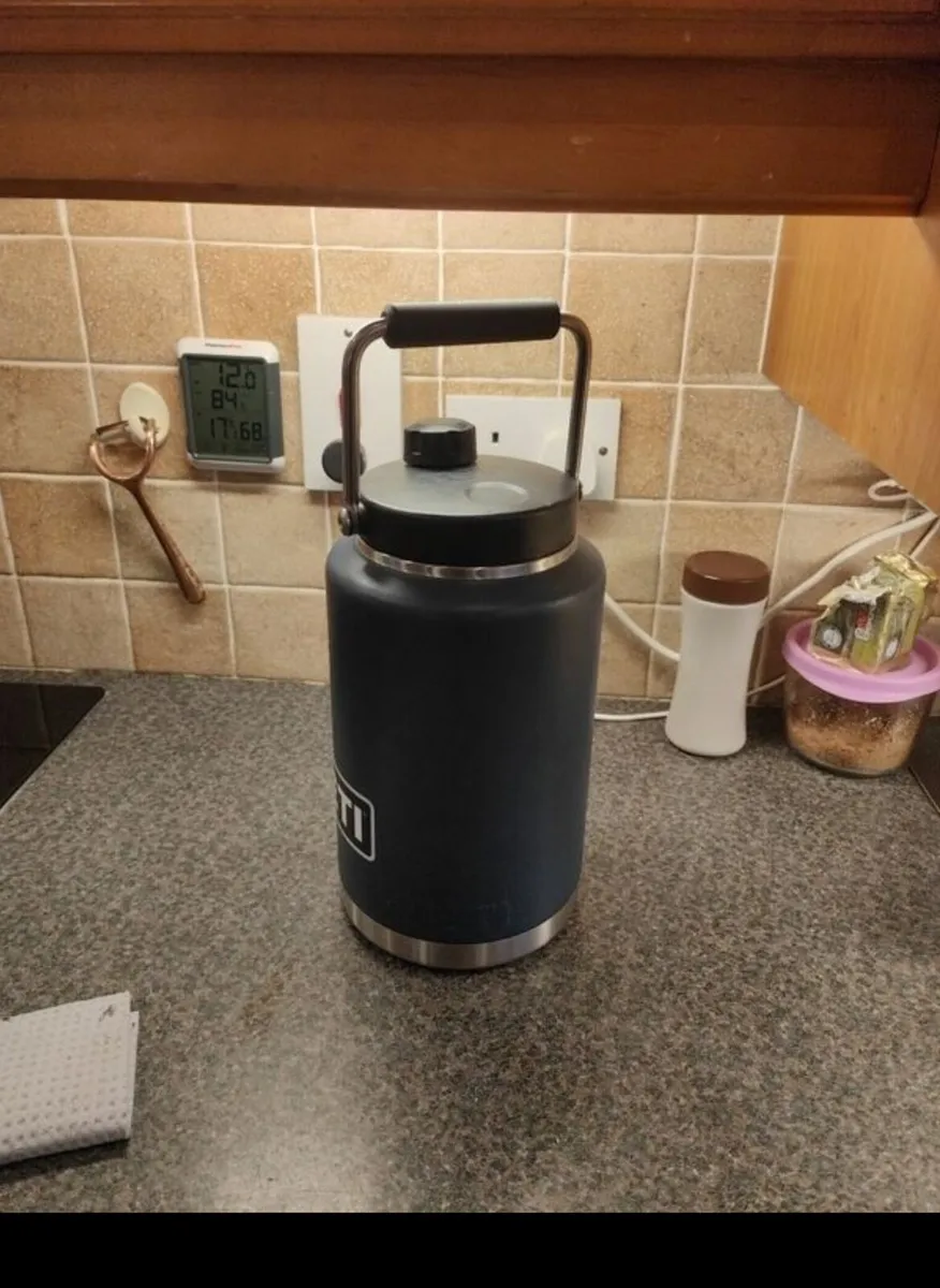 YETI 1 Gallon Jug (3.7L) - Image 3