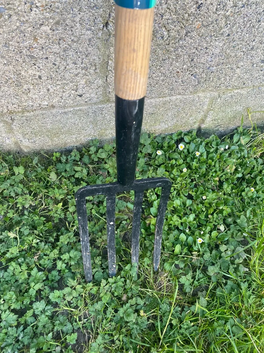 Garden fork in great condition - Image 1