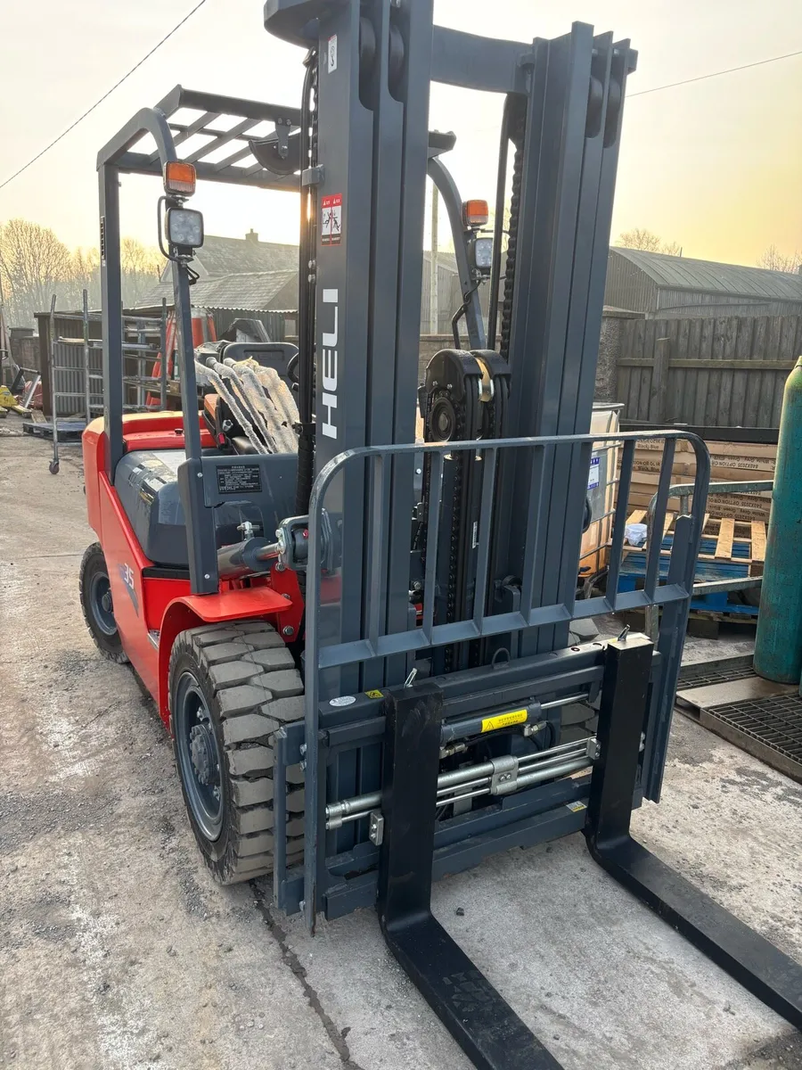 Heli Forklift 3.5 Tonne - Image 1