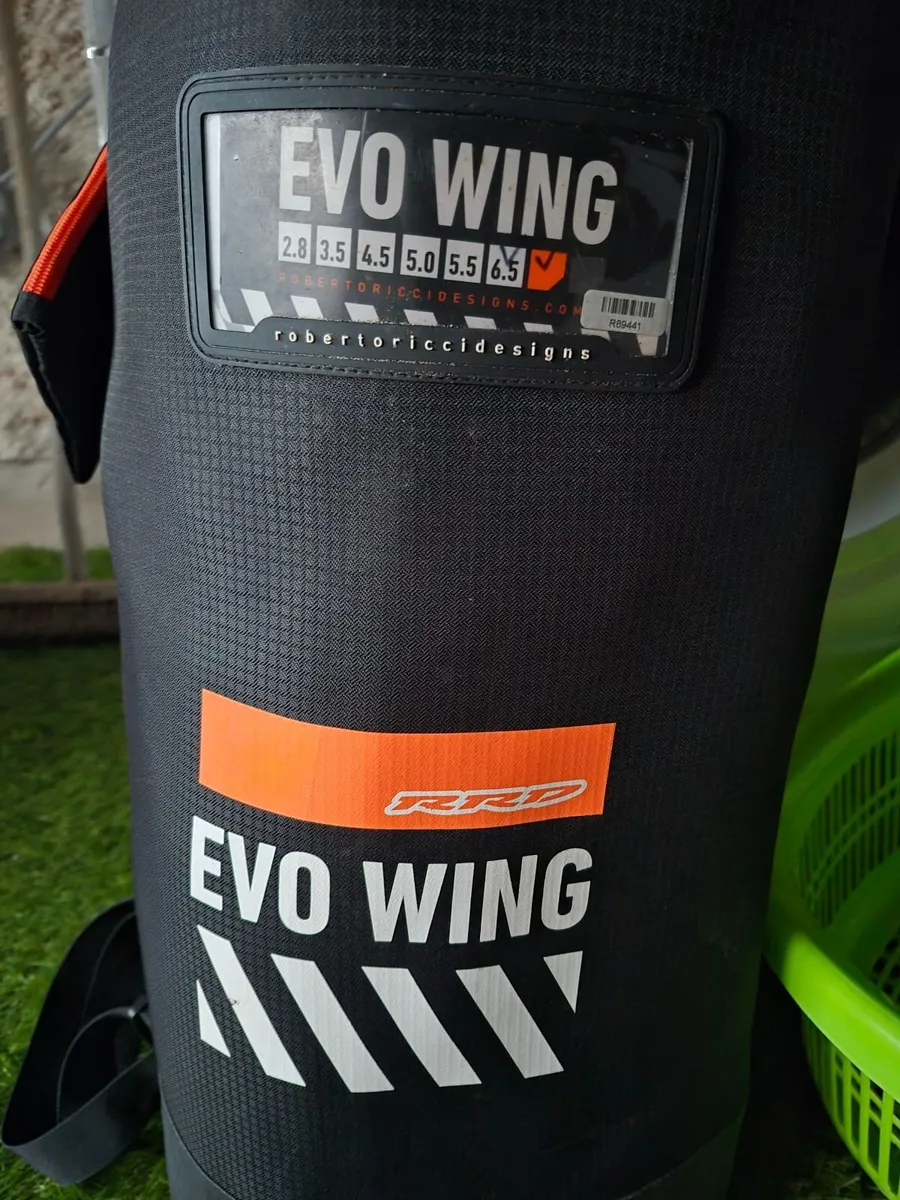 Wingfoil board and Wing. - Image 2