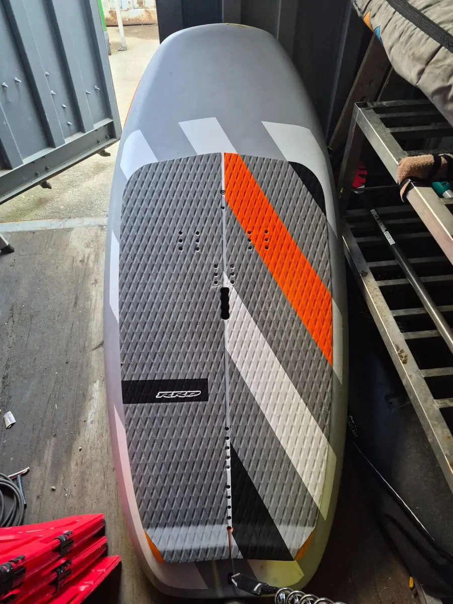 Wingfoil board and Wing. - Image 4