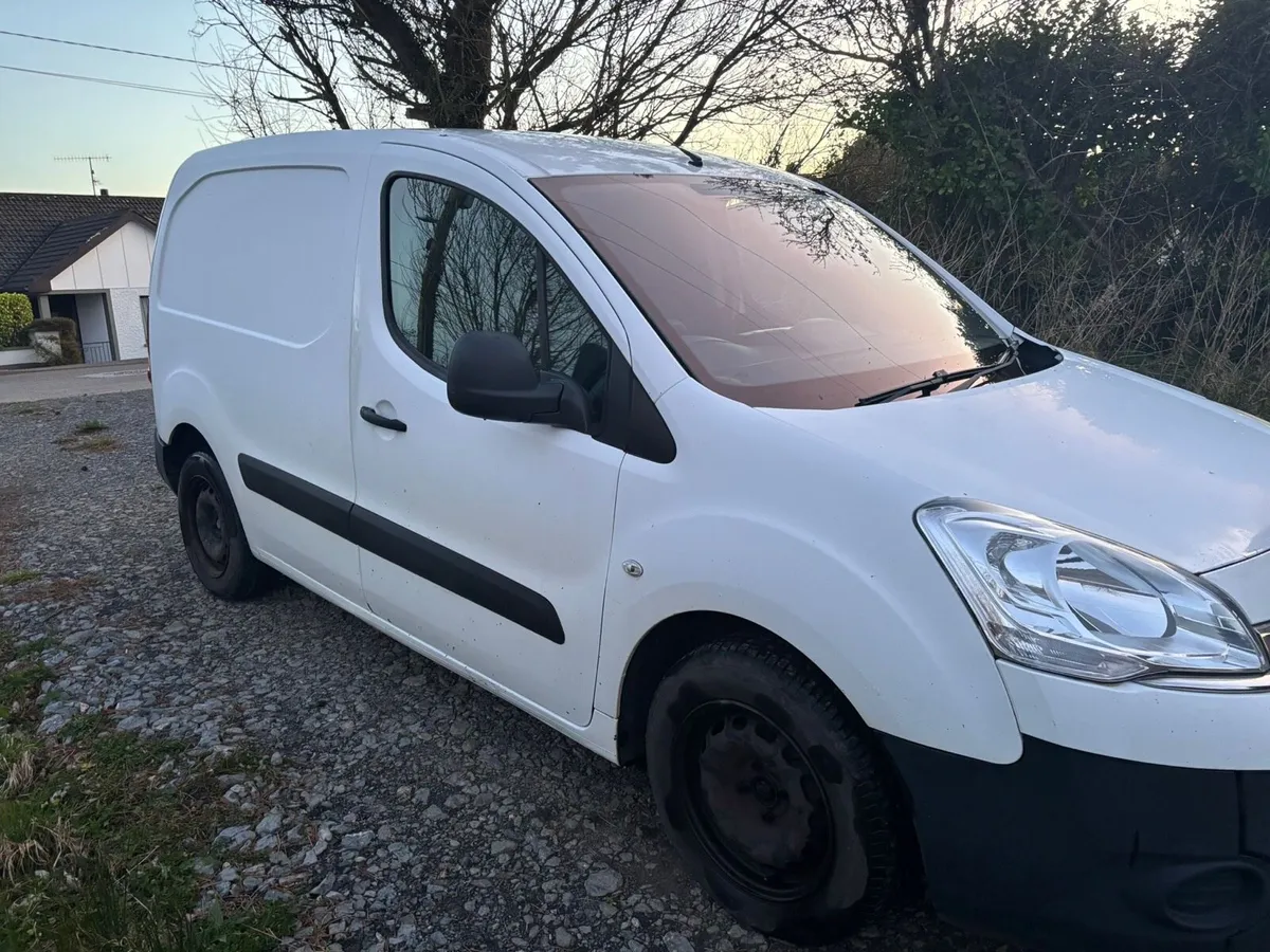 Commercial van - Image 2