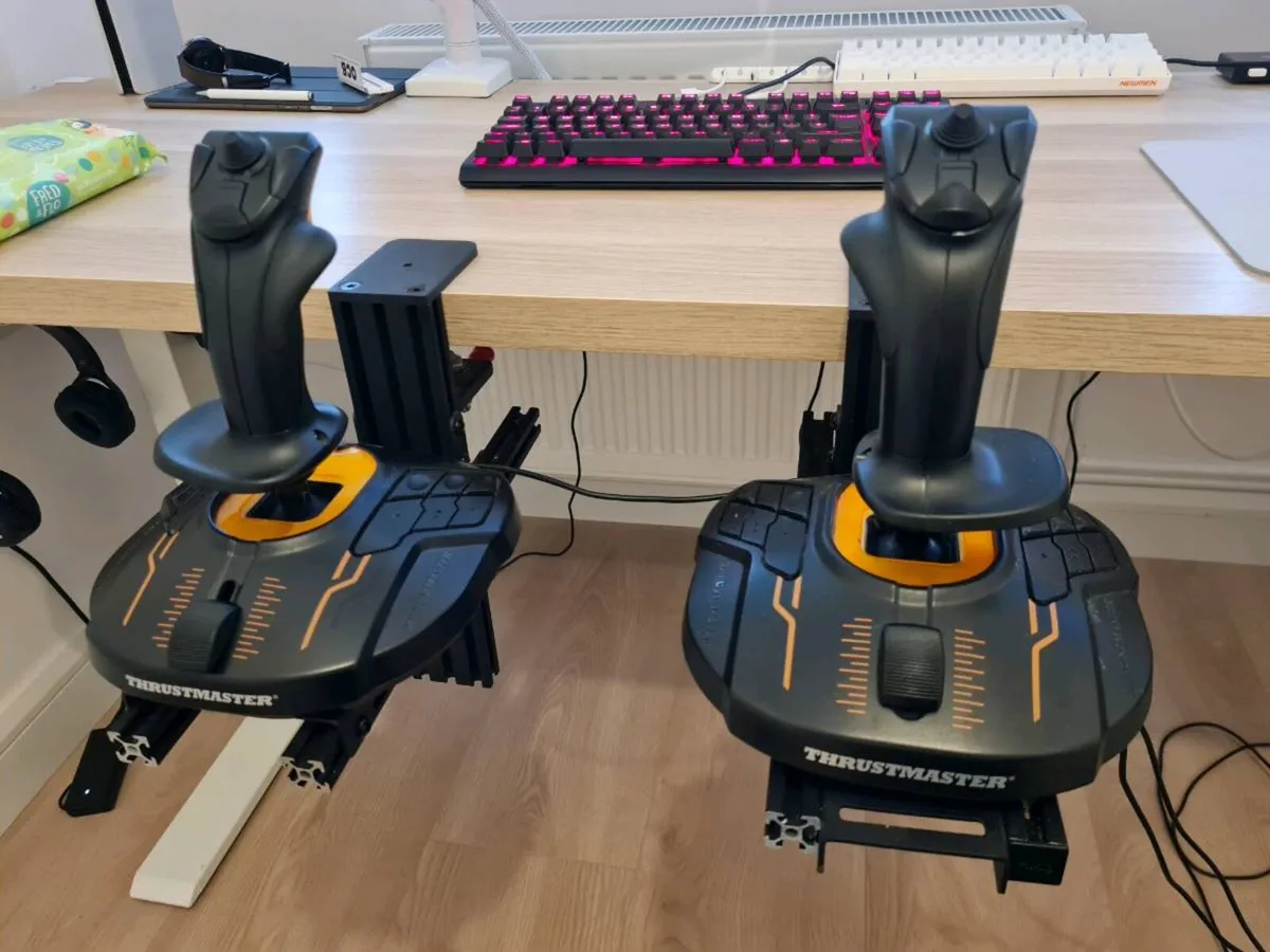 Thrustmaster flight sim gear - Image 2