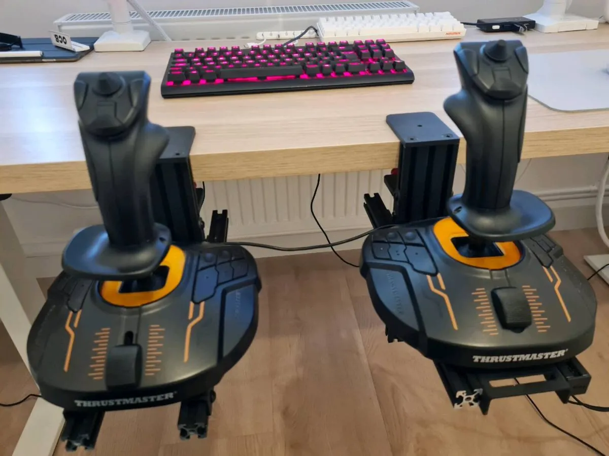 Thrustmaster flight sim gear - Image 3