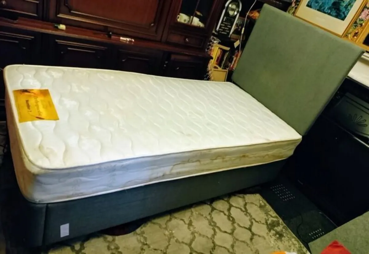 single bed - Image 1