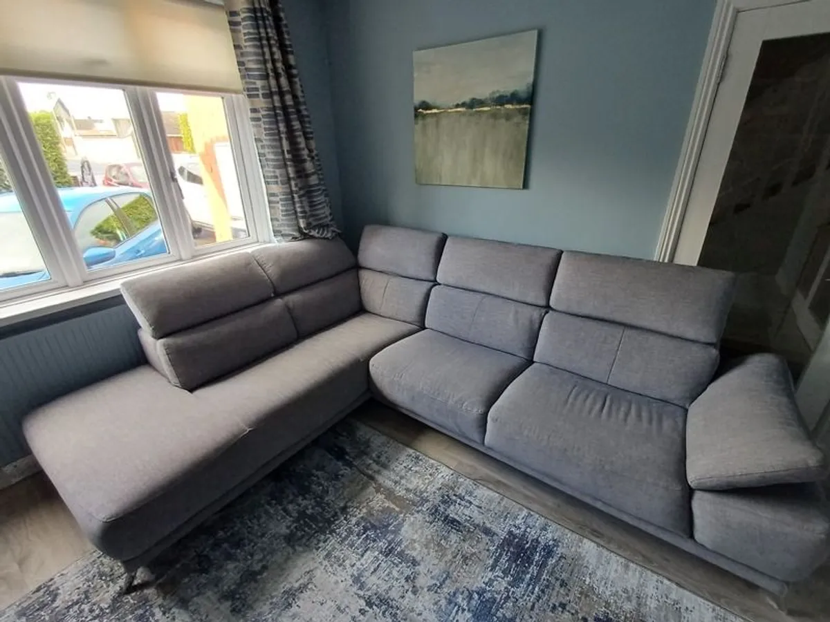 Beautiful Corner couch - Image 2