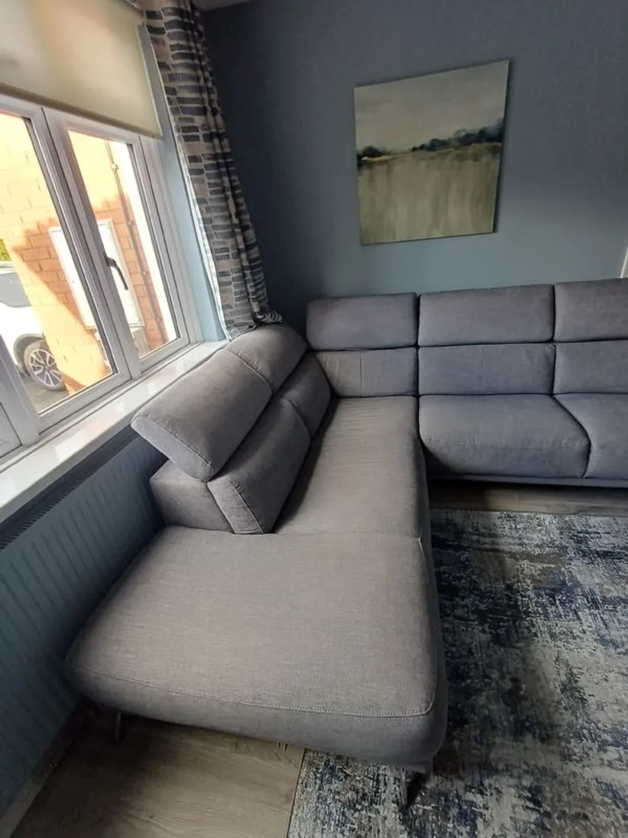 Beautiful Corner couch - Image 3