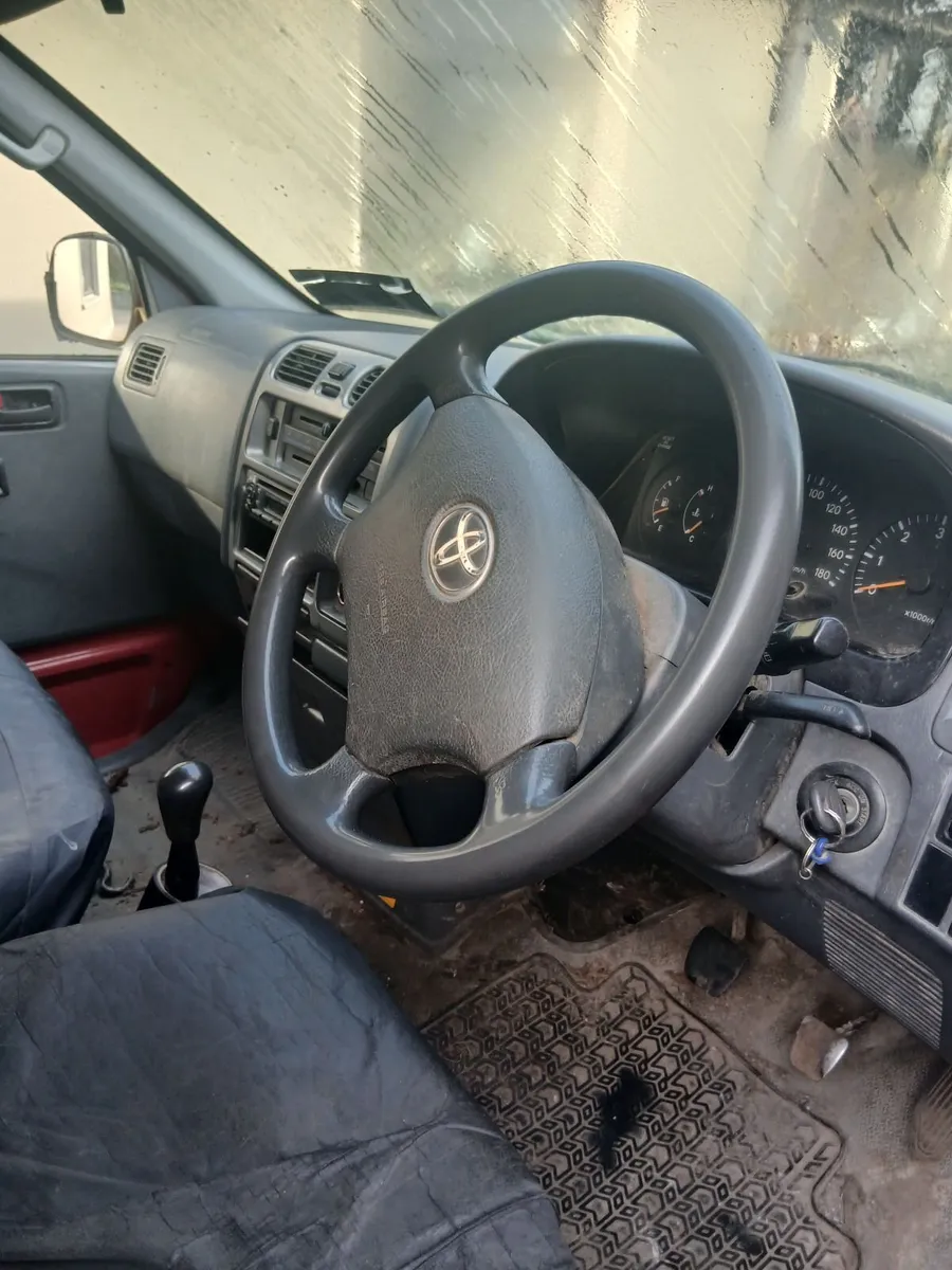 Toyota HiAce 2008 - Image 2