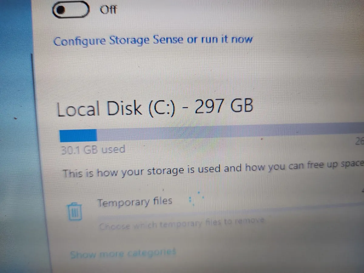 Samsung 15.6 Laptop, Model NP-R530, Red, 2GB 300GB - Image 3