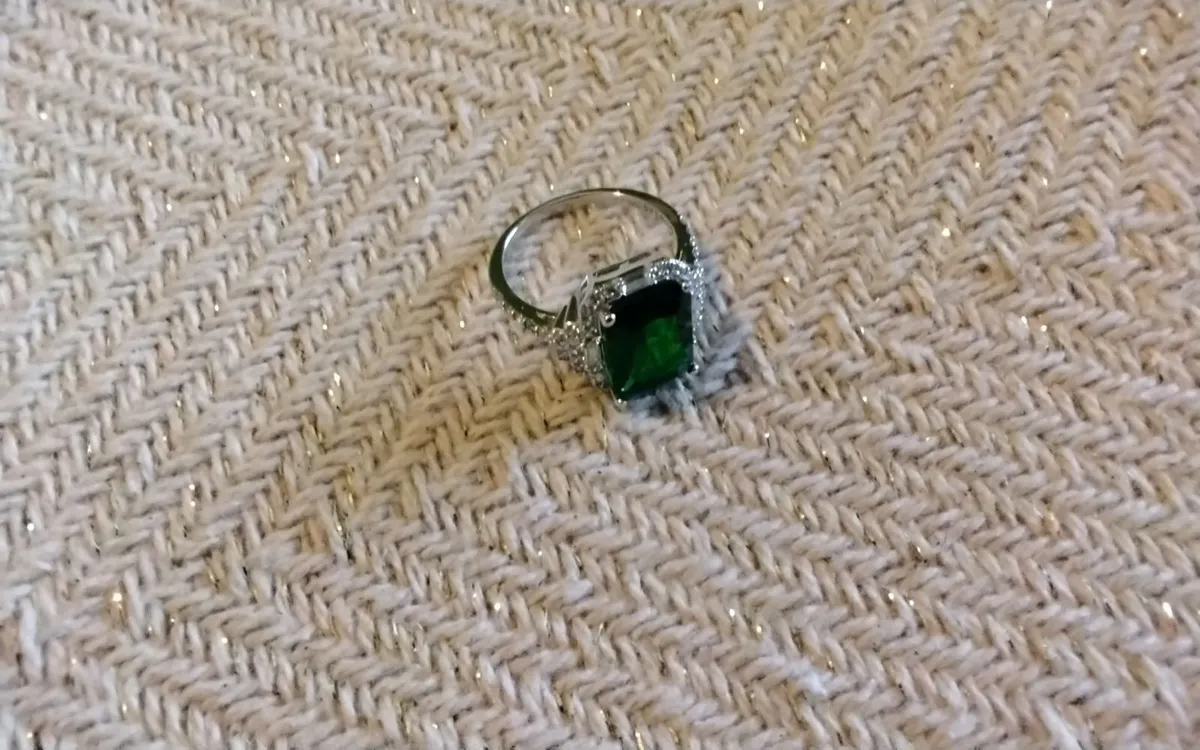 Vintage Stg Silver green & white CZ ring size L - Image 2