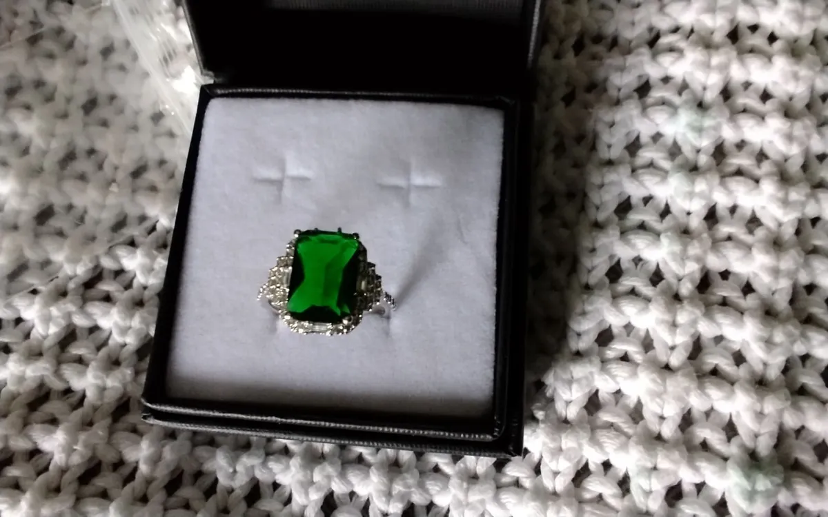 Vintage Stg Silver green & white CZ ring size L - Image 3