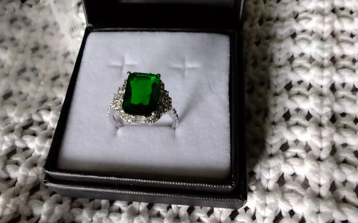 Vintage Stg Silver green & white CZ ring size L - Image 1