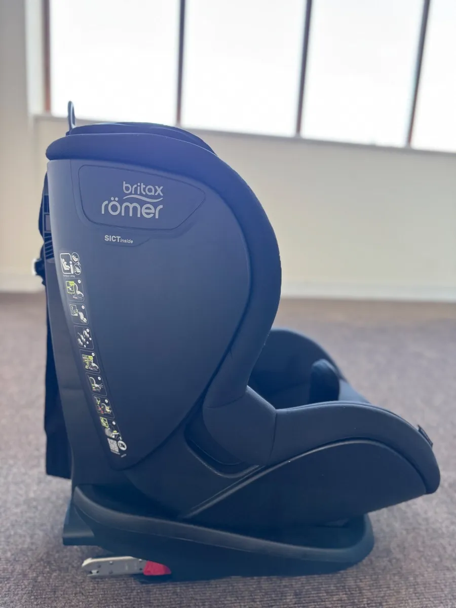 Britax Römer TRIFIX2 i-Size – Like New - Image 3