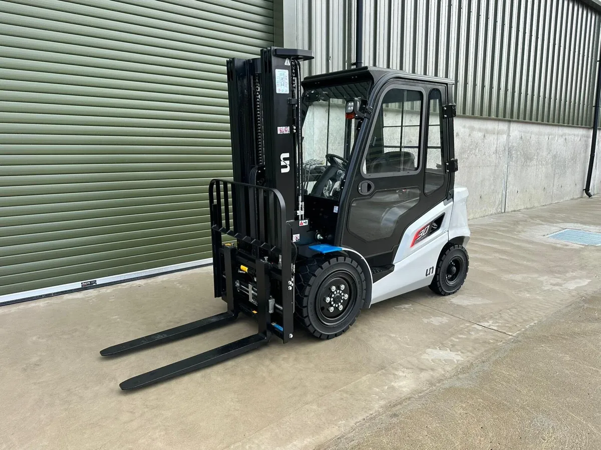 New Unused UN 3 ton forklift - Image 1