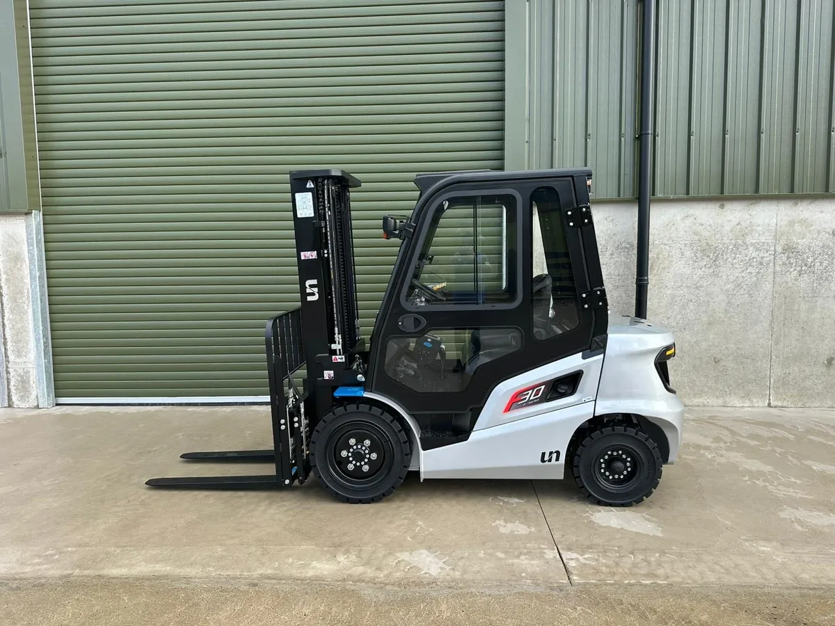 New Unused UN 3 ton forklift - Image 2