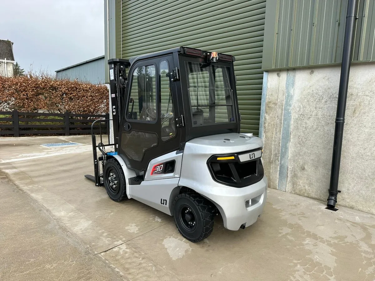 New Unused UN 3 ton forklift - Image 3
