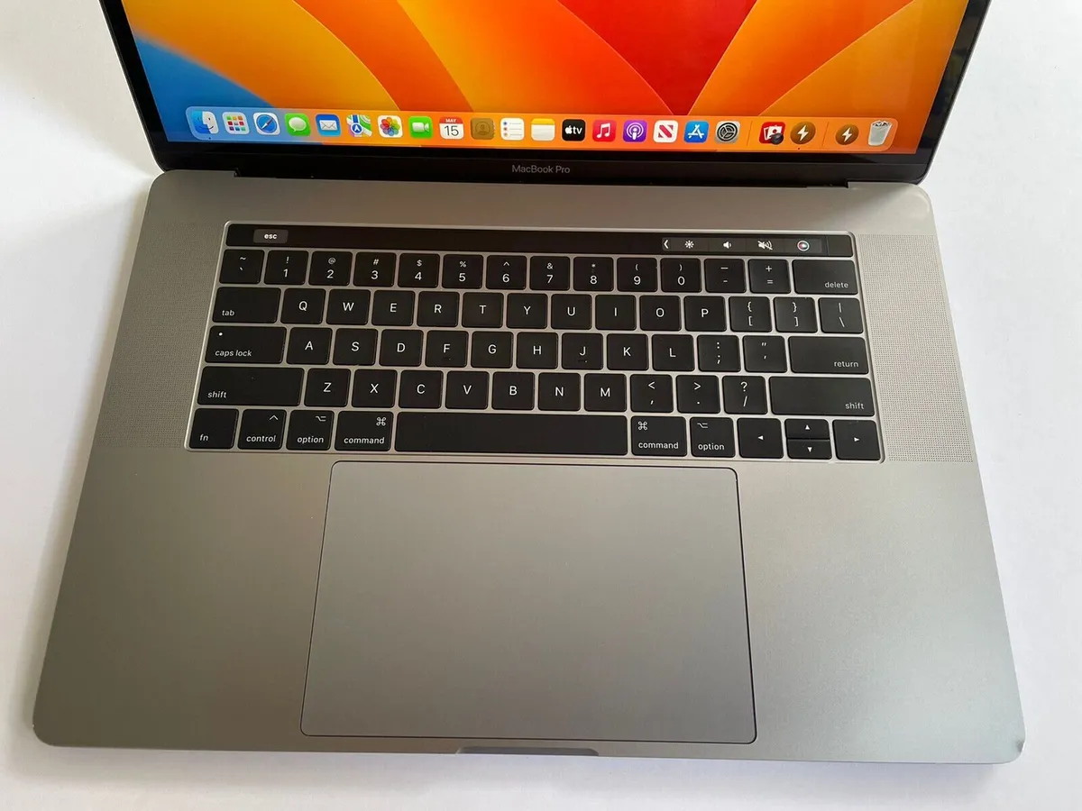 2018 Apple 15" MacBook Pro A1990 i7 16GB 500GB SSD - Image 2