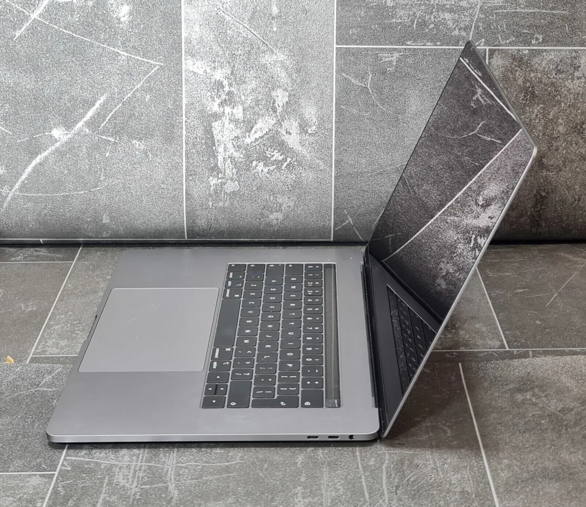 2018 Apple 15" MacBook Pro A1990 i9 32GB 500GB SSD - Image 4