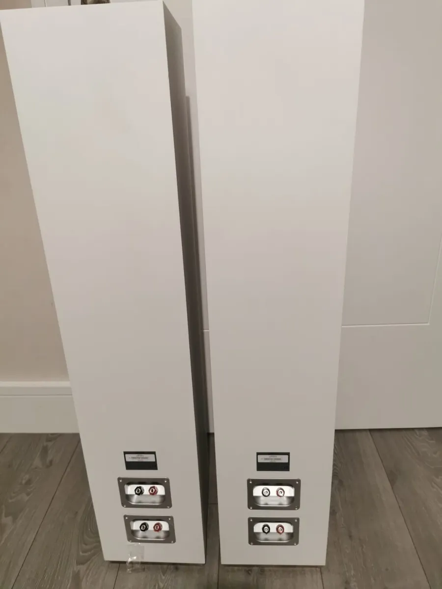 JAMO STUDIO8SPEAKERS - IN ELEGANT WHITE ( Brandnew - Image 2