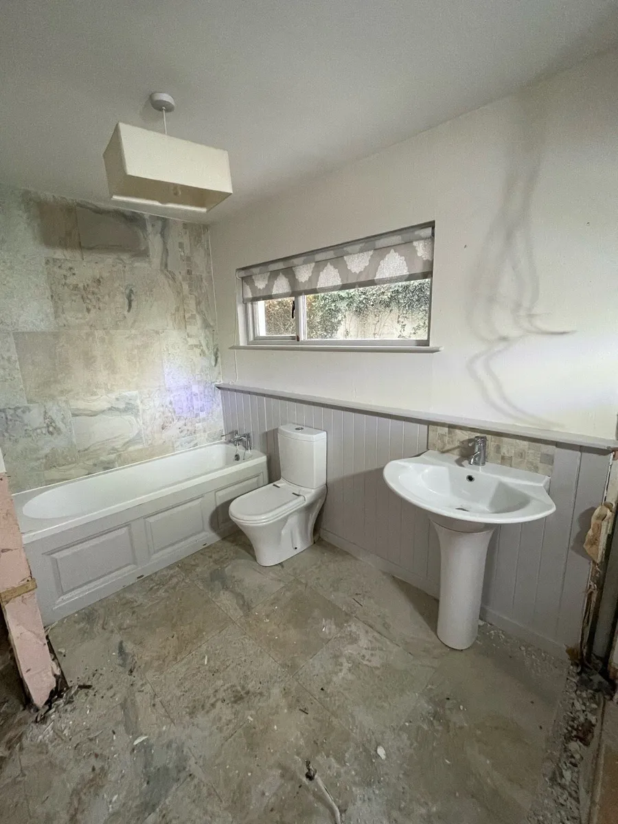 Bathroom suite for sale - Image 1