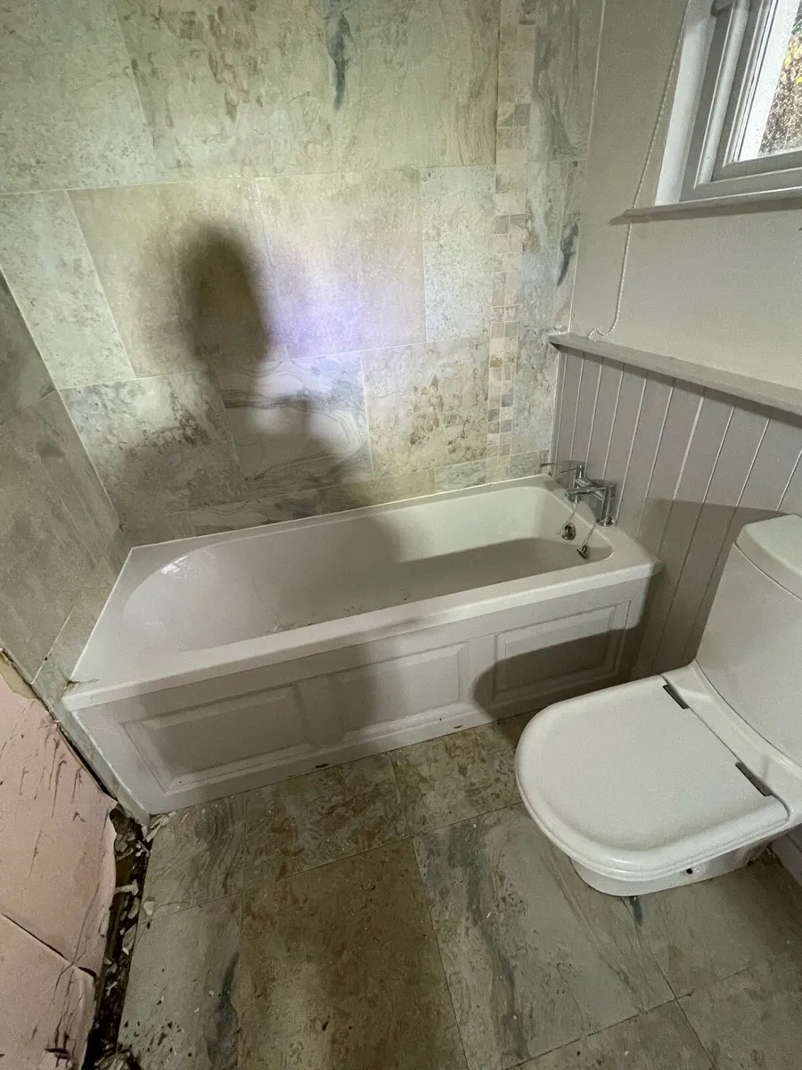 Bathroom suite for sale - Image 2