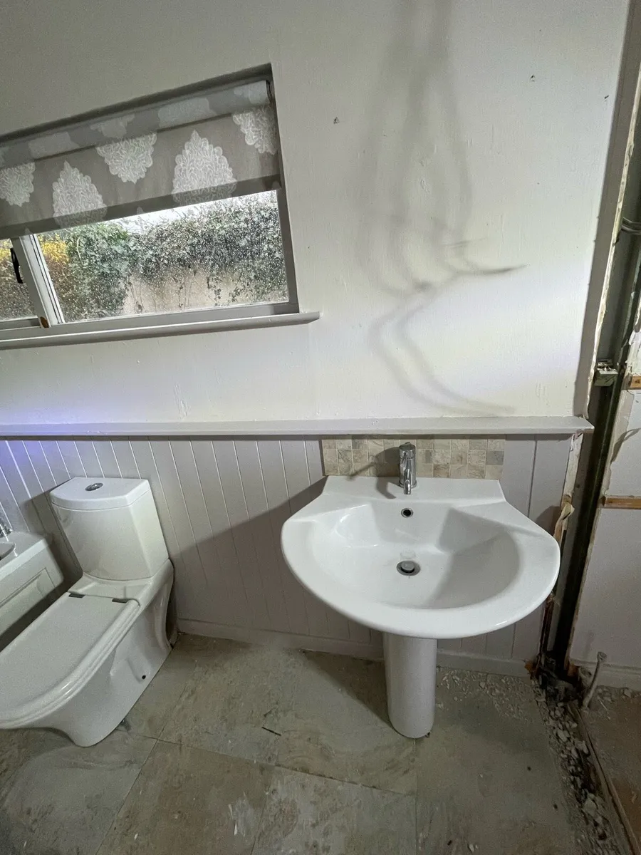 Bathroom suite for sale - Image 3