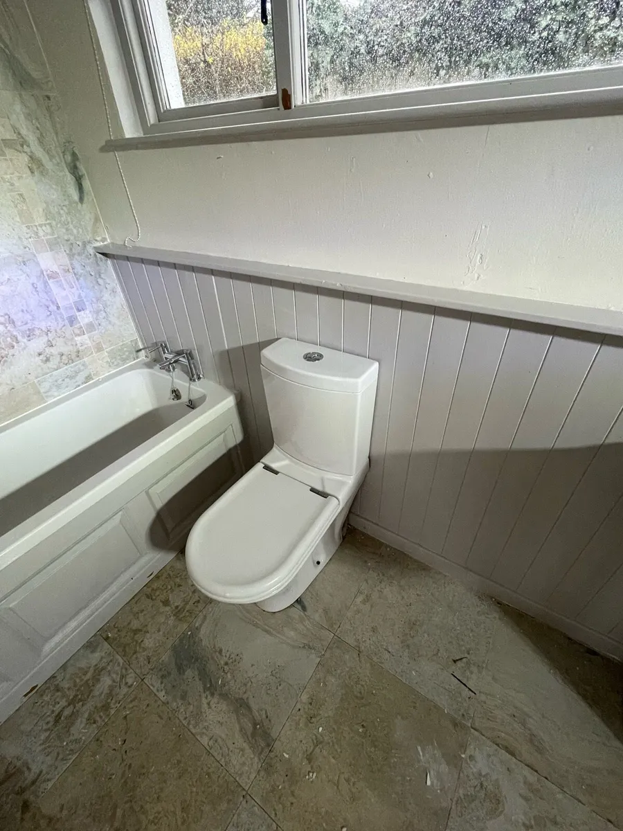 Bathroom suite for sale - Image 4
