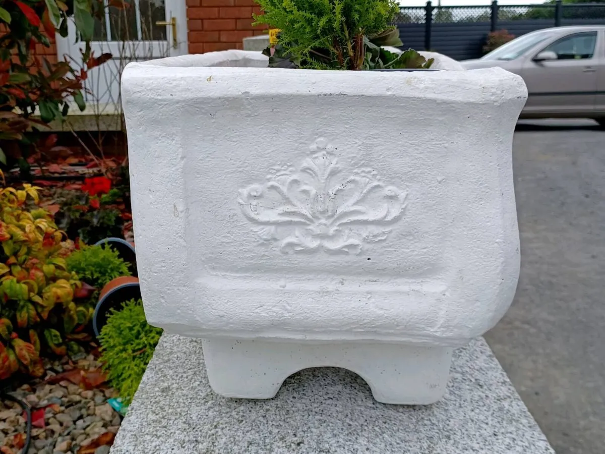 Concrete flower pots - Image 1
