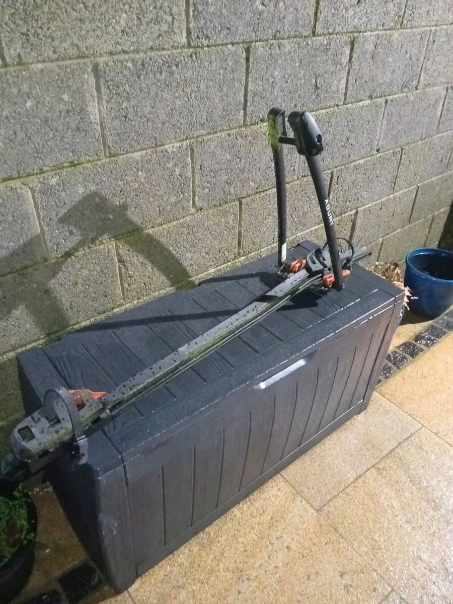 Bicycle racks - Image 3