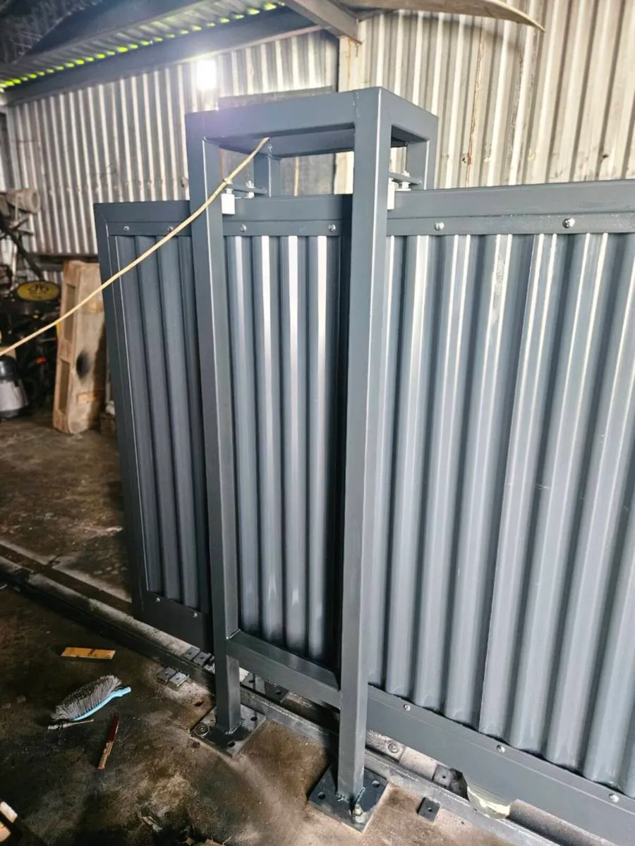 16 electric roller gate - Image 2