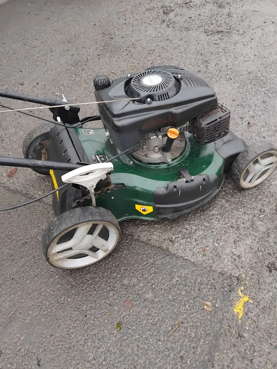 Push lawnmower mulcher running perfect - Image 4