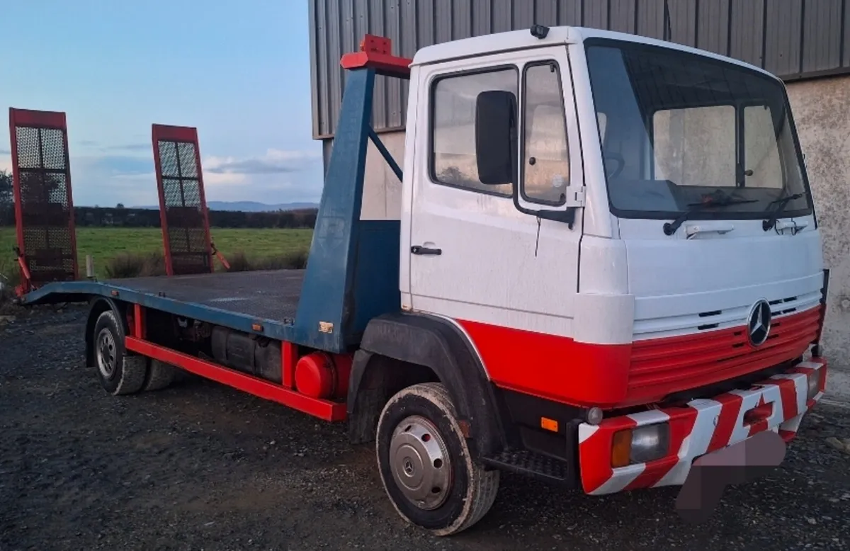 Mercedes 814 Recovery Truck For Sale - Image 1