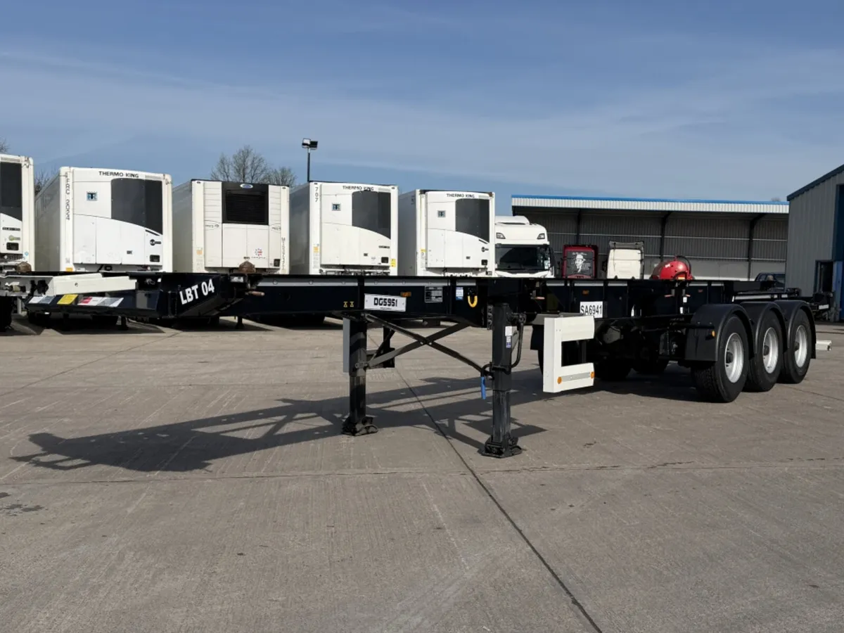 2022 KRONE SLIDING SKELETAL TRAILER - Image 1